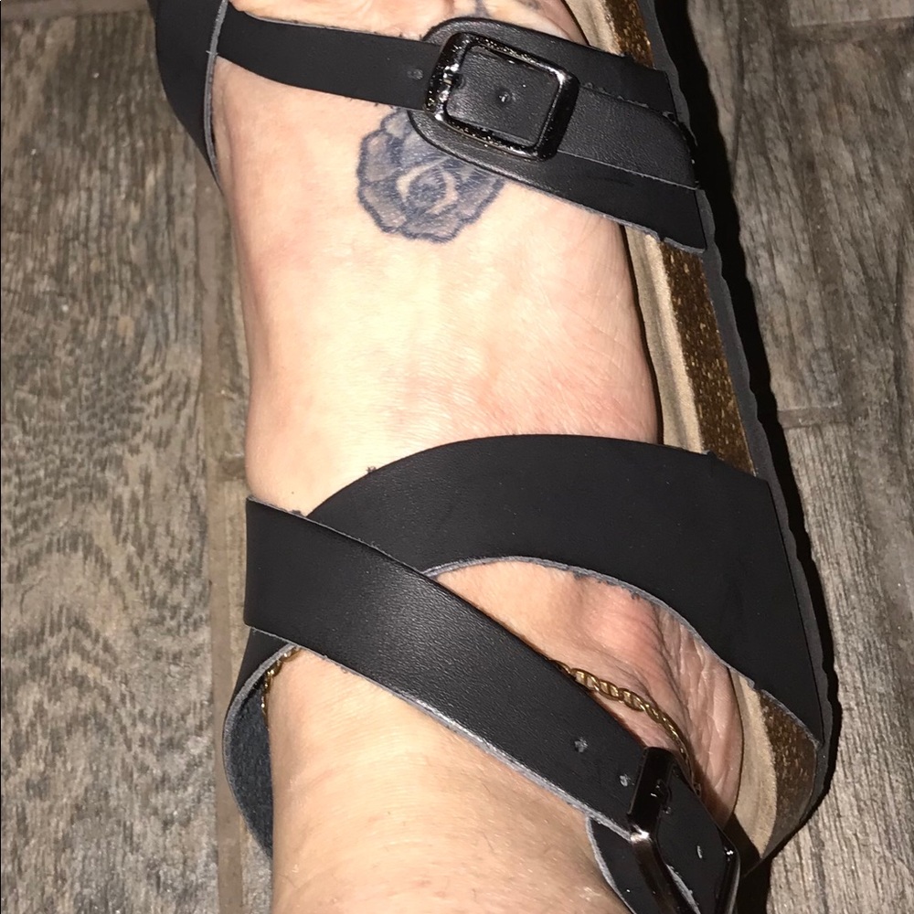 Black size 8 OUTWOODS SANDALS SIZE 9